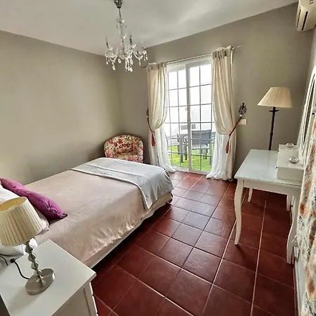 Atico Eloy Delgado شقة